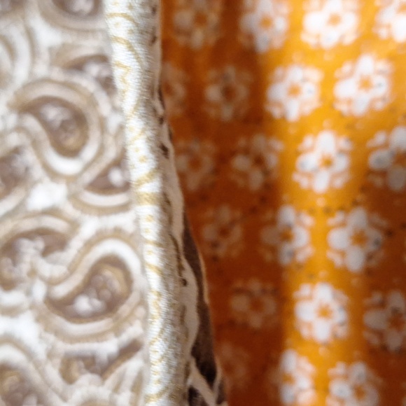 Quilt like cover for queen size bed - Picture 4 of 6